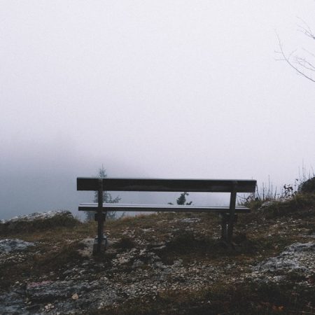 Σ’ ένα παγκάκι με θέα ψάξαμε τις απαντήσεις μας