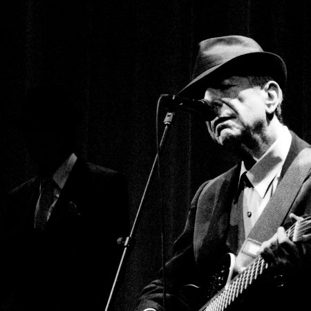 Όταν μιλάμε για ερωτικές φωνές μιλάμε για Leonard Cohen