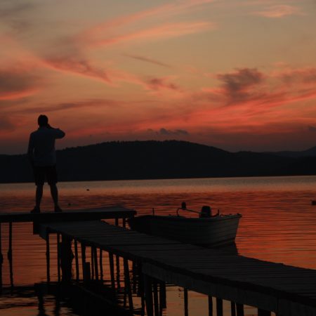 Χαλκιδική· στο πρώτο πόδι ψάχνεις τον έρωτα, στο δεύτερο πάτε μαζί