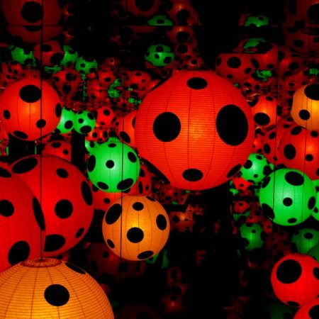 Yayoi Kusama· η ιστορία μιας γυναίκας που μας καθήλωσε