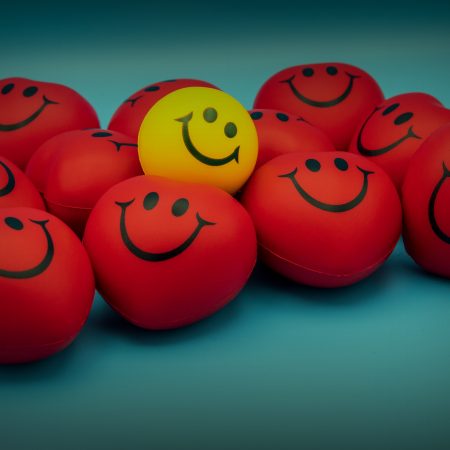 8 διάλεκτοι που χρησιμοποιούμε όταν μιλάμε τη γλώσσα του χαμόγελου