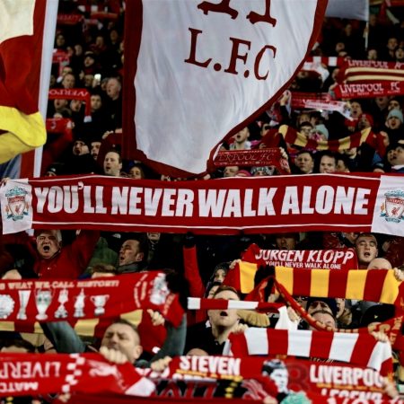 Never walk alone: Ένας ύμνος στην πίστη και στη Liverpool