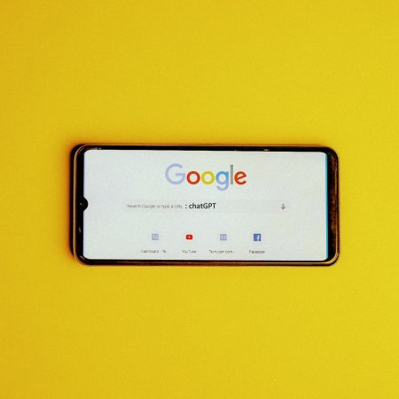 Ο Τζόφρι Χίντον παραιτείται από την Google: «Η AI είναι επικίνδυνη»