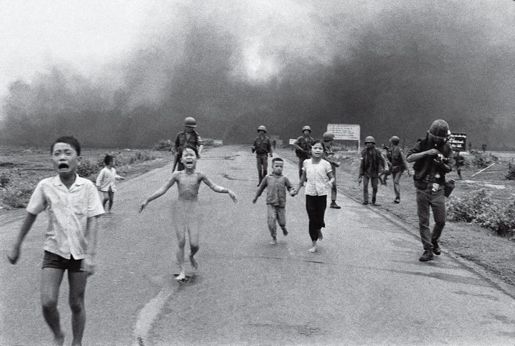 famous-photographers-nick-ut-1972-vietnam-napalm-girl-750x504