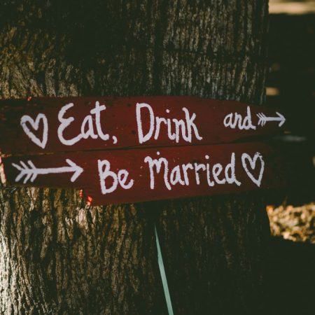 10 πρακτικές συμβουλές για να μην τα παίξεις όσο οργανώνεις τον γάμο σου