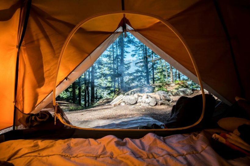 5 tips για να το κάνετε στη σκηνούλα σας, χωρίς να γίνετε θέαμα σε όλο το camping