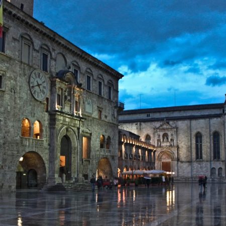 Ascoli Piceno: Η ιταλική πόλη που κάθε βράδυ συμβαίνει κάτι μαγικό