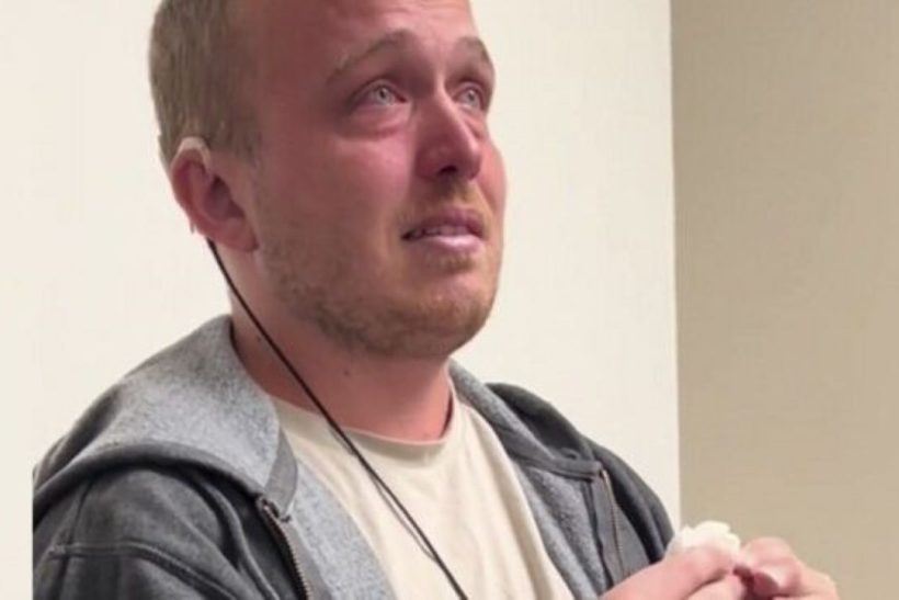 28χρονος ακούει για πρώτη φορά και τον πλημμυρίζουν δάκρυα χαράς