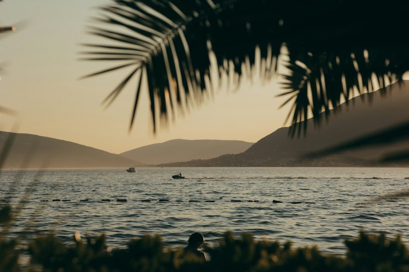 Ακούγοντας εσένα να μιλάς για εκείνη