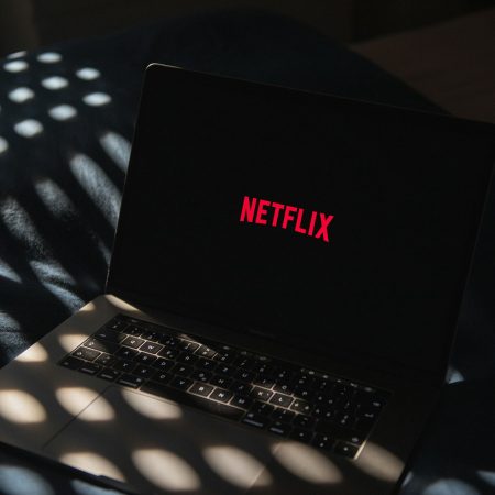 Οι μυστικοί κωδικοί που θα χρειαστείς στο Netflix για να βλέπεις ό,τι θέλεις