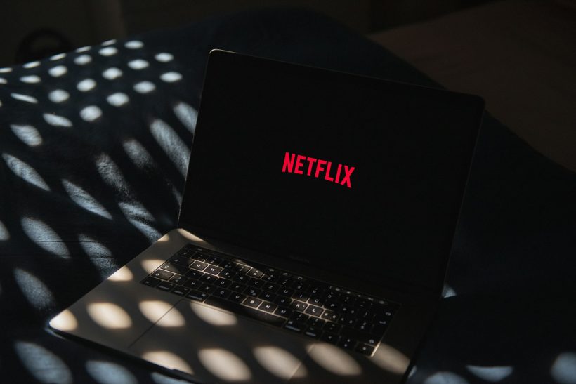 Οι μυστικοί κωδικοί που θα χρειαστείς στο Netflix για να βλέπεις ό,τι θέλεις