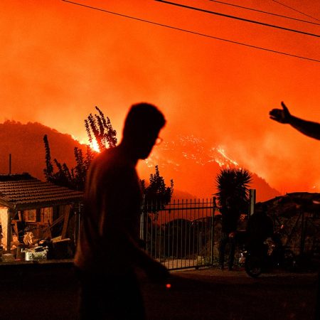 Τραγωδία με τη μεγάλη φωτιά στο Ξυλόκαστρο - Νeκροί βρέθηκαν δύο άντρες