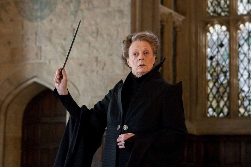 Σηκώστε τα ραβδιά σας για τη Maggie Smith και τους ρόλους της ζωής της