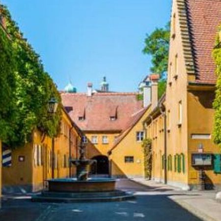 Καλωσήρθατε στο Fuggerei, την πόλη που τα σπίτια νοικιάζονται 0,88€ /χρόνο