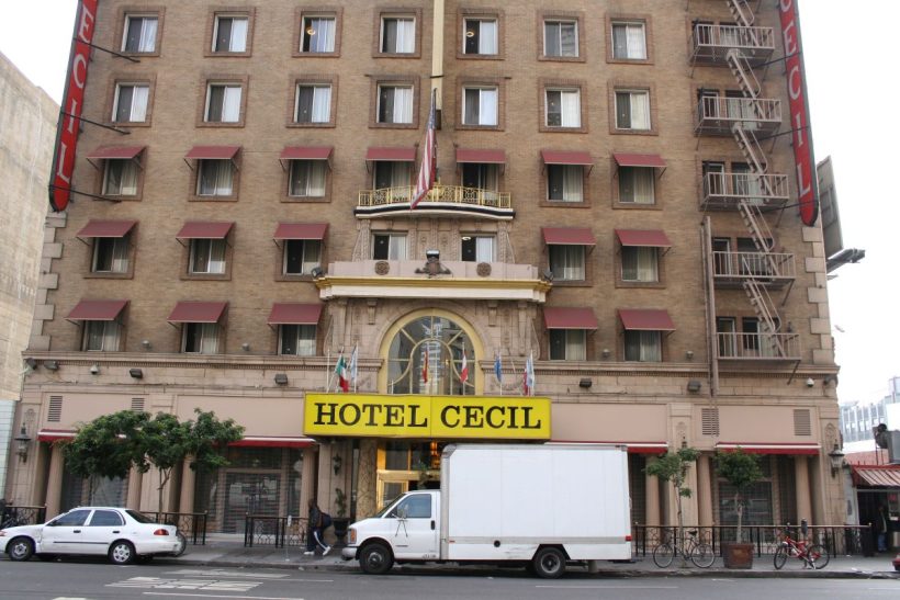 Cecil Hotel, L.A: Οι ιστορίες του πιο «σκοτεινού» ξενοδοχείου με τους ανεξιχνίαστους φ0νους