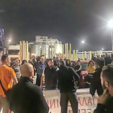 Οι λιμενεργάτες του Πειραιά λένε ηχηρό «όχι» σε π0λεμικό υλικό για Iσρahλ