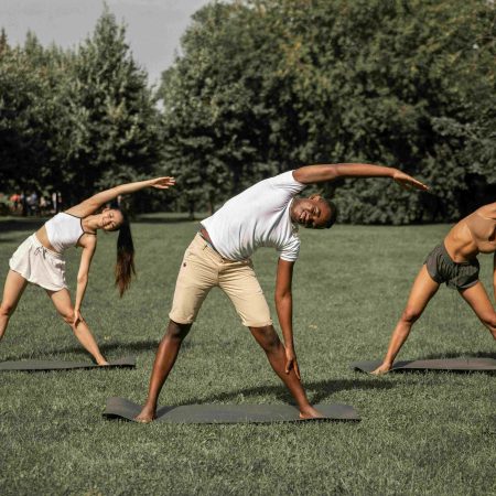 Μπορεί η yoga να βοηθήσει όσους βιώνουν χρόνιο πόνο;