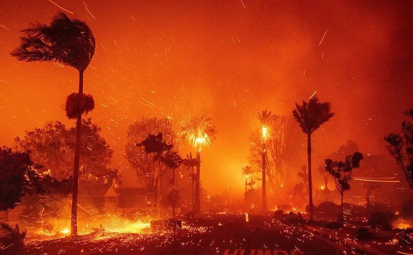 Εκκενώνεται το Hollywood, η φωτιά είναι ανεξέλεγκτη, μετράμε ήδη 5 νεkρούς