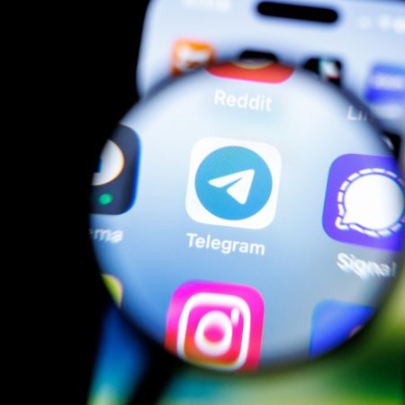 70.000 άνδρες ζητούν συμβουλές βιaσμού μέσω Telegram